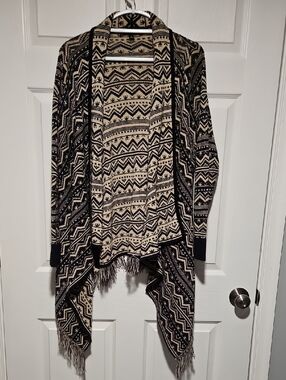 Signature Black & Cream Geometric Fringe Open-Front Sweater